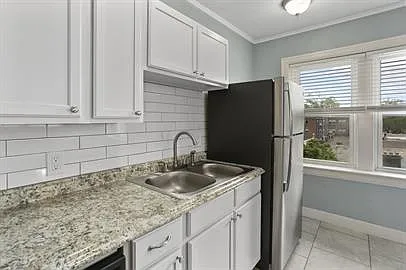720 W 37th St #12 — Photo 7