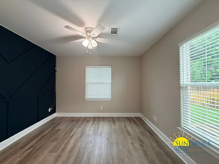 404 Lee Ln — Photo 17