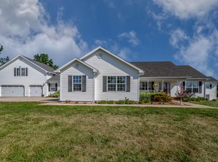 9501 E Little Creek Rd, Centralia, MO 65240