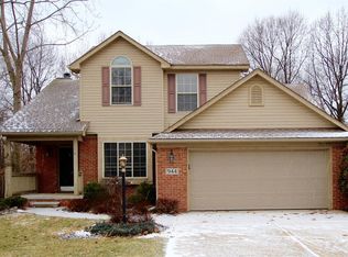 944 Peachtree Trl, Fenton, MI 48430