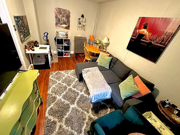 5th image of 525 Leverington Ave #3