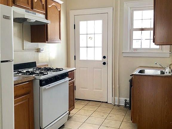 3rd image of 31 Mountain Ave APT 1-2