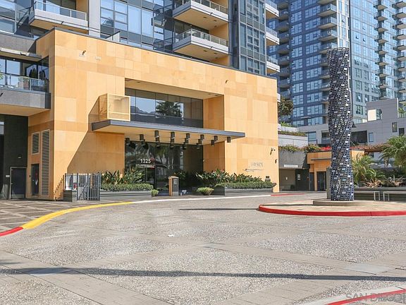2nd image of 1325 Pacific Hwy #1706