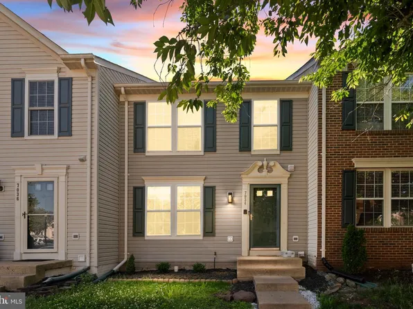7034 Rogue Forest Ln, Gainesville, VA 20155