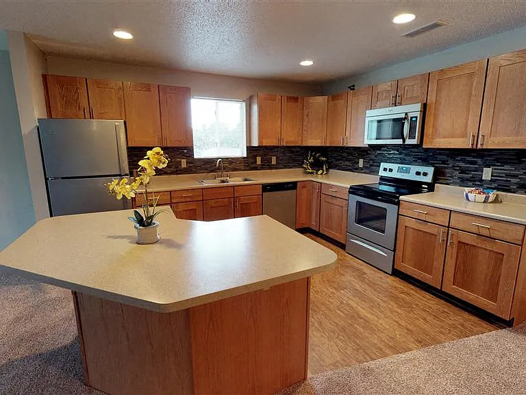 Oxbow Park Apartments — Photo 55