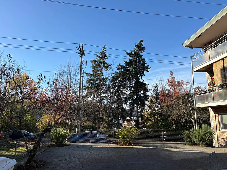2345 Minor Ave E #14 — Photo 26