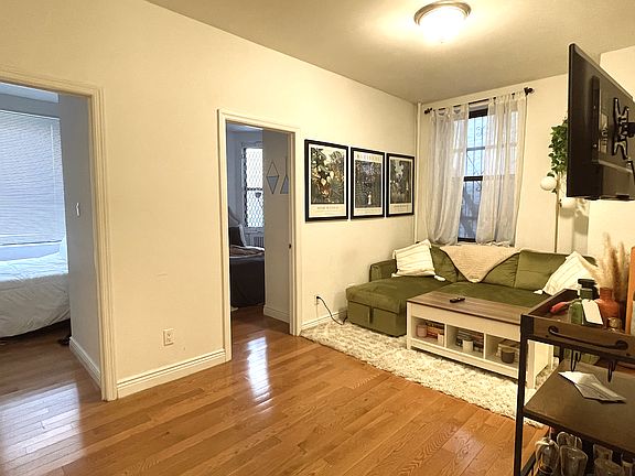 4th image of 1716 2nd Ave APT 4D