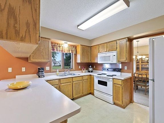 5th image of 9117 Sierra Ct