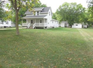 201 6th St, Prinsburg, MN 56281