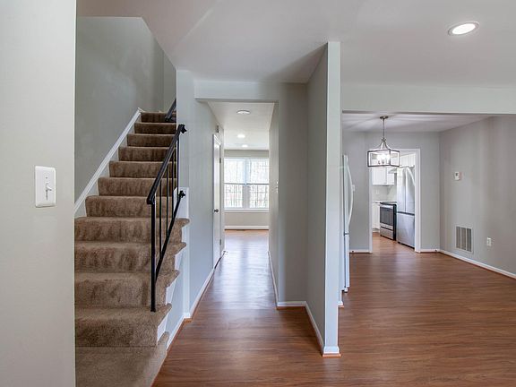 4th image of 9709 Lakepointe Dr