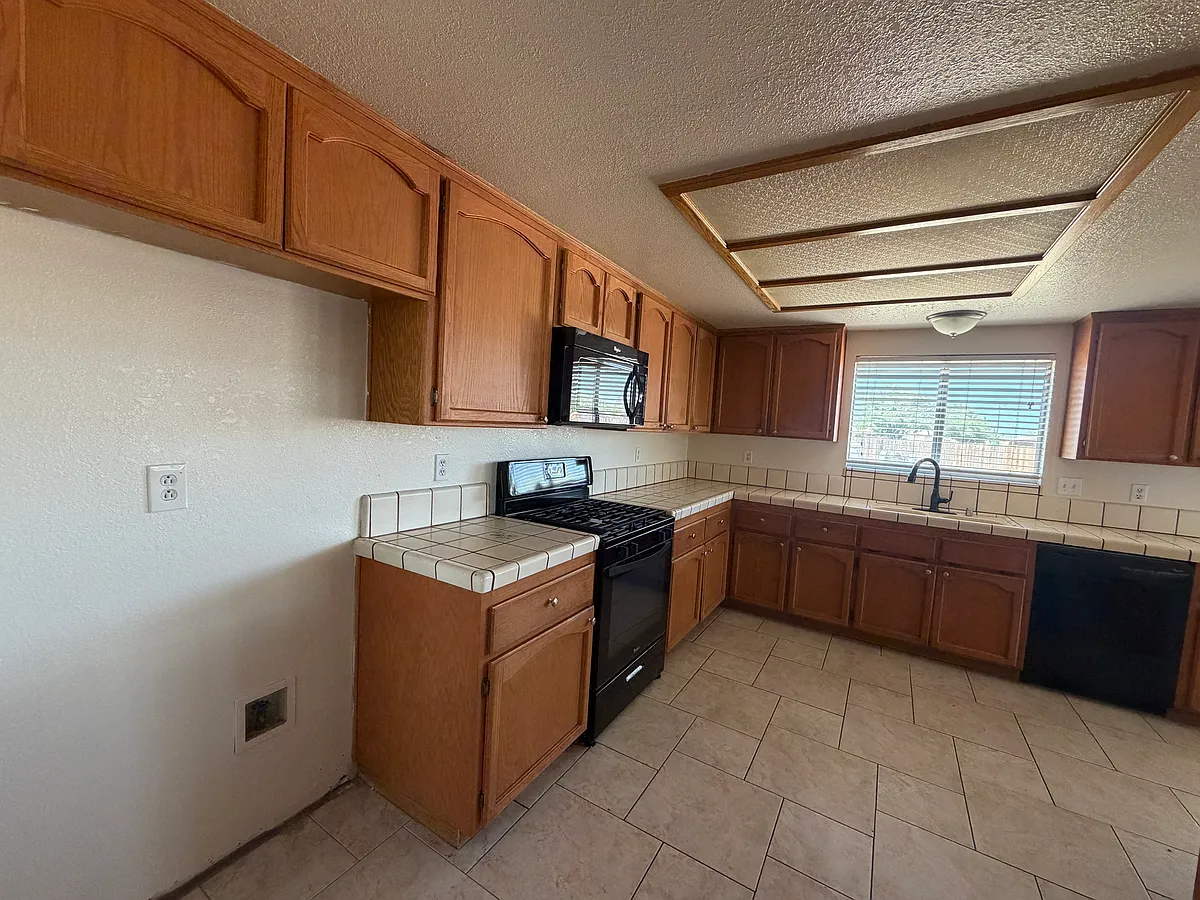 Building Photo - 20986 Cayuga Rd