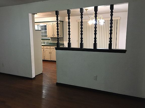 3rd image of 3504 Leonhardt Dr
