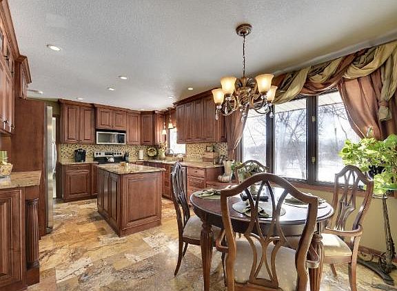 4th image of 2725 Fountain Ln N