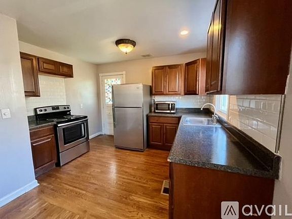 2nd image of 2221 Sadler Ave
