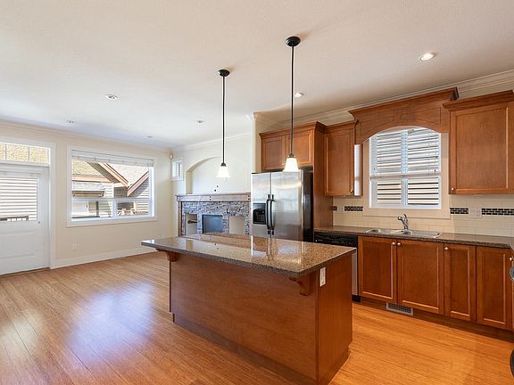 5th image of 7273 192a St