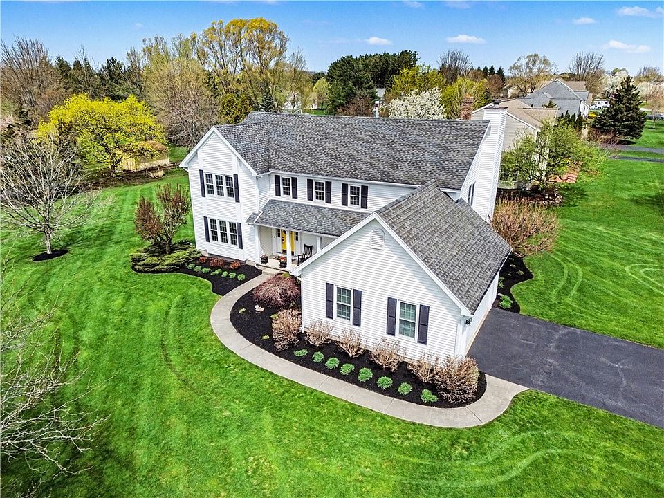 1st image of 8 Wayshire Dr