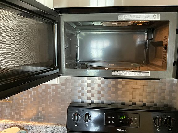 3rd image of 110 Franklin St #12