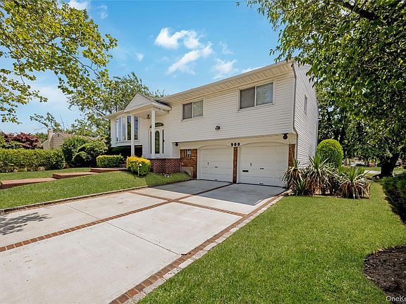 3rd image of 900 Flanders Drive