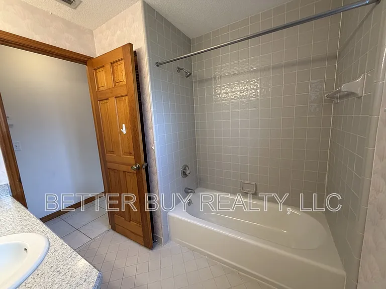 81 Boston Ln — Photo 24