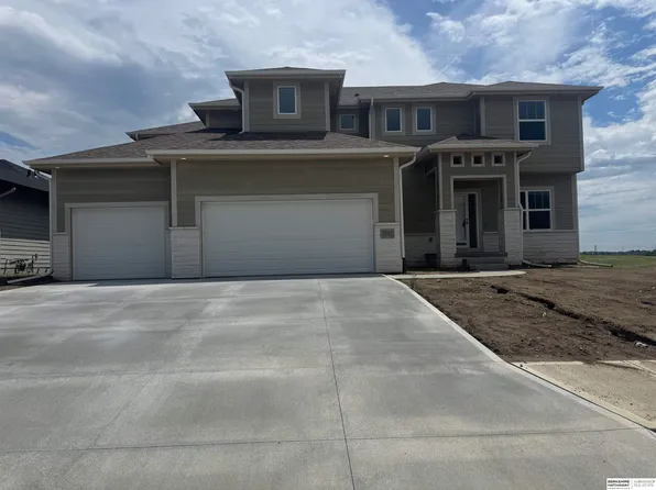 6327 207th St, Elkhorn, NE 68022