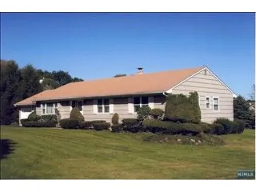297 Airmont Ave Photo 1