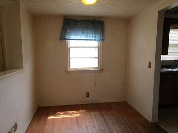 3rd image of 6743 Scott Ave N