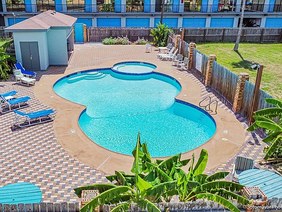 5th image of 110 E Pompano St APT 210