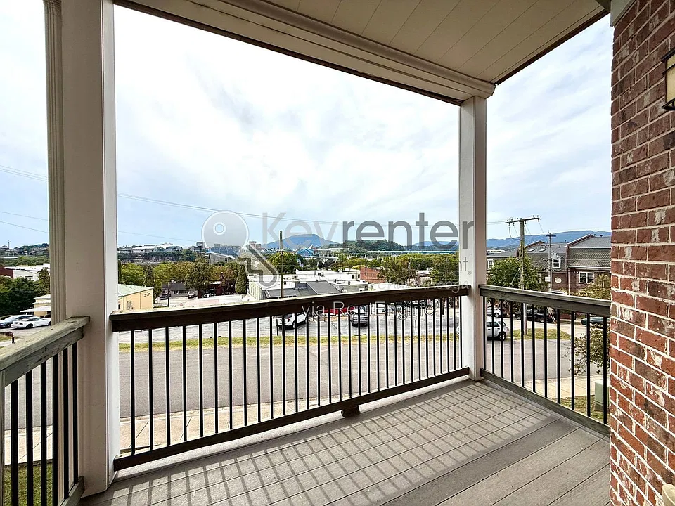 207 Delmont St #5