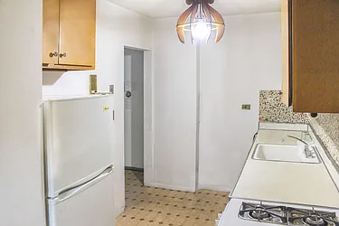 Sold by Thomas Lipovetsky, LREB