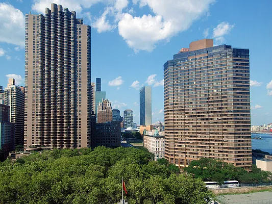 Sold by Sotheby's International Realty | media 11