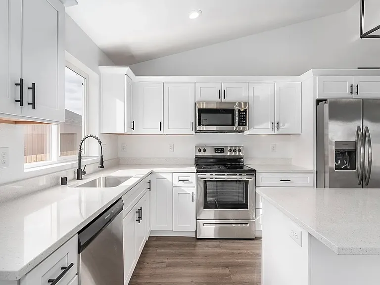 1020 E Decatur Ave — Photo 7