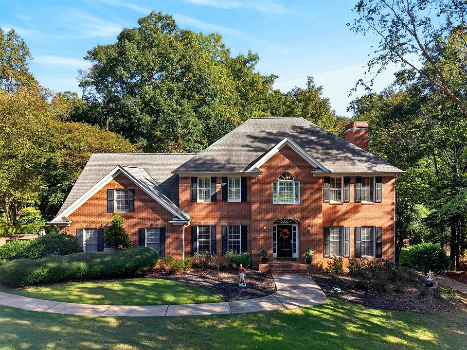 1st image of 833 Oakcrest Rd