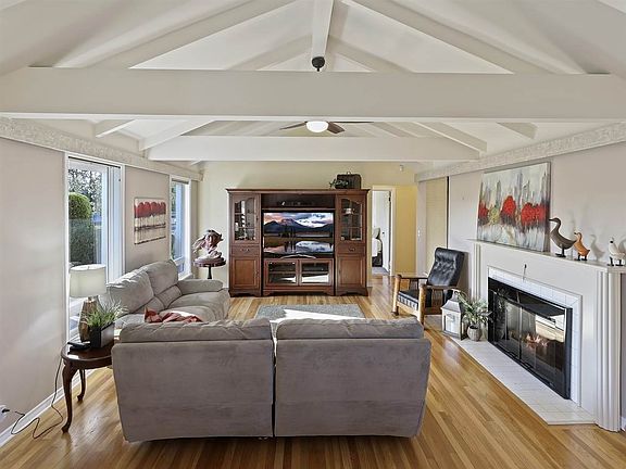 3rd image of 3050 N Columbia Cir