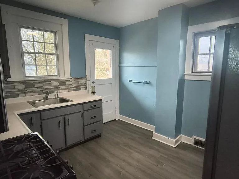 800 Richford St — Photo 17