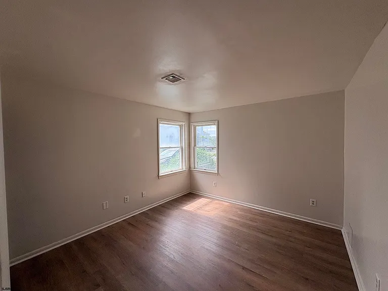 700 N Franklin Blvd #701 — Photo 8