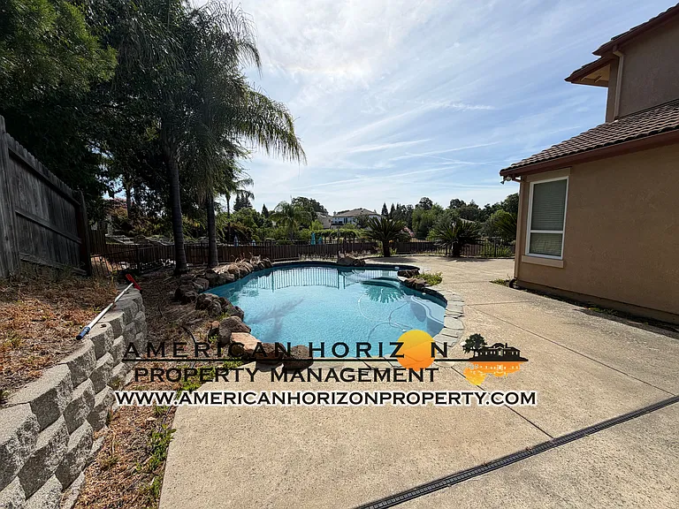 424 Crescent Dr — Photo 4
