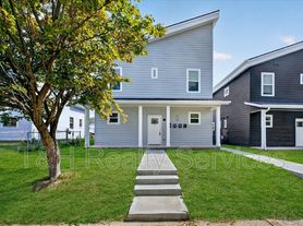 415 N Walcott St