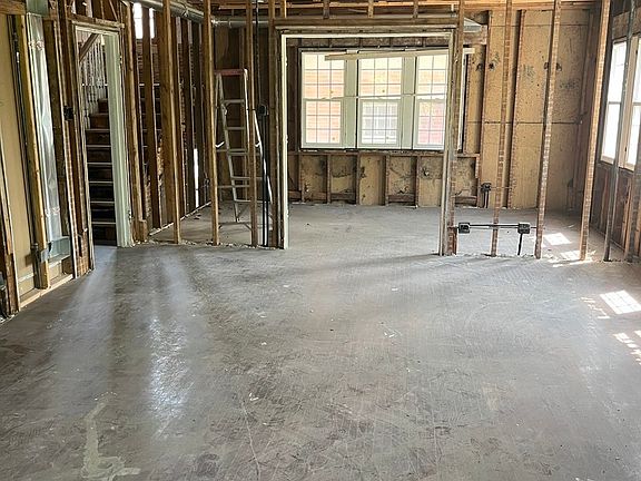 5th image of 1048 N Euclid Ave