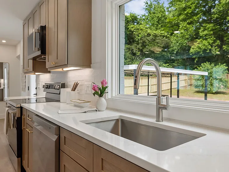 108 Dabney Dr — Photo 21