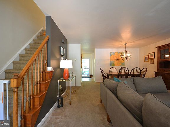 3rd image of 337 Jenville Ct