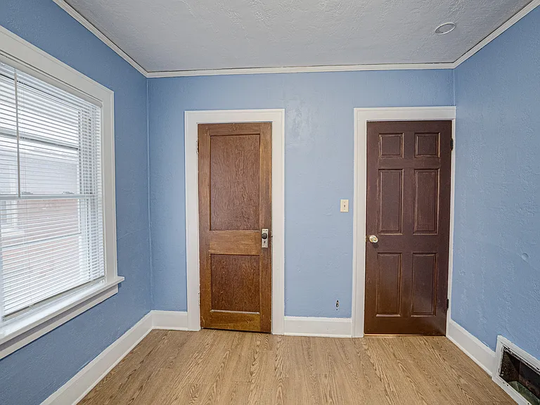 2403 Elm St — Photo 17