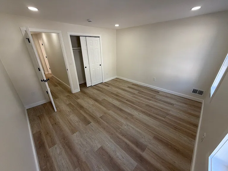 128 Hanford Pl — Photo 7