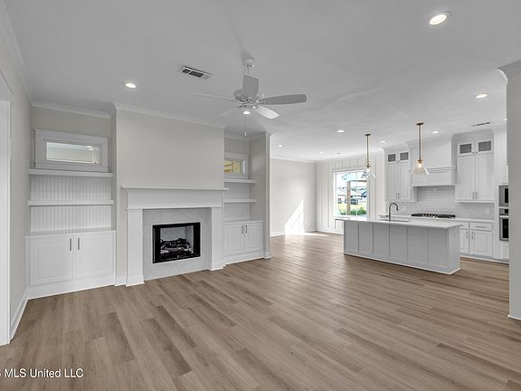 4th image of 118 Mission Park Dr