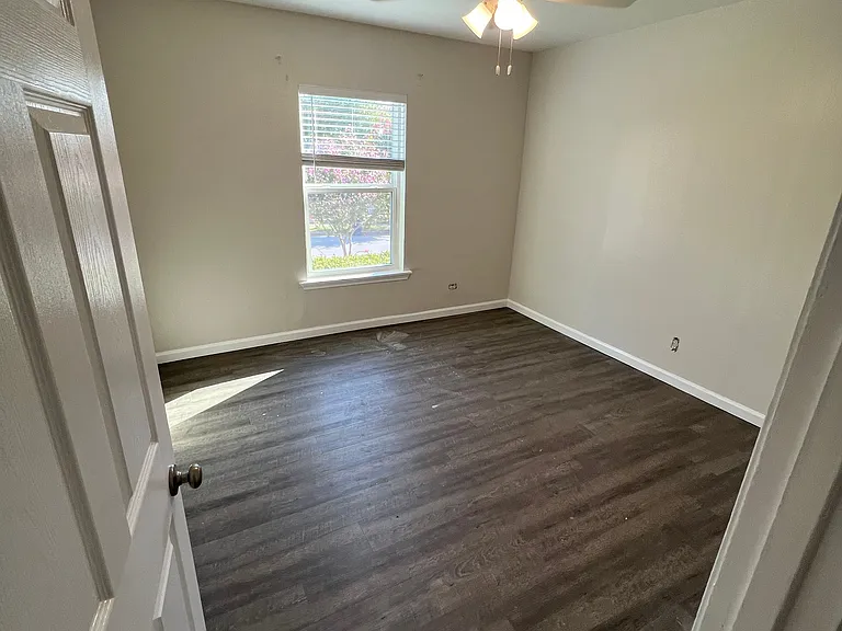 1015 Cameron Ave #1 — Photo 8