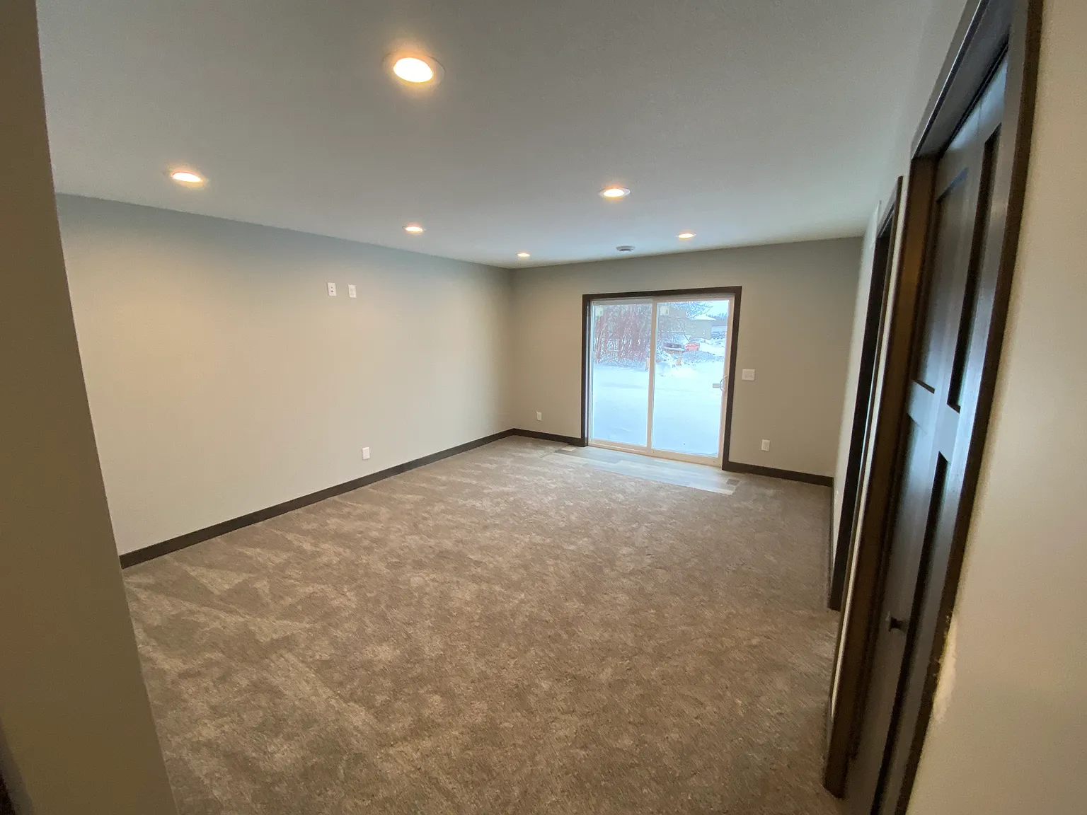 3 bed, 2000 sqft, $1,900 — Photo 2