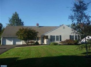 43 Flamingo Rd, Levittown, PA 19056