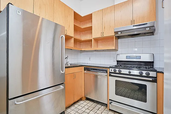 Rented by Halstead Real Estate | media 15