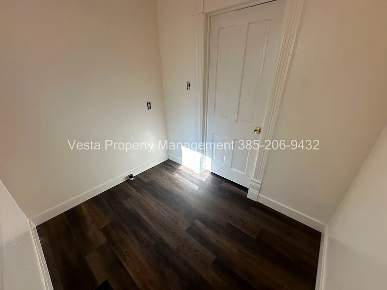 2521 Gramercy Ave #1 — Photo 12