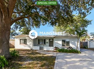 121 Sunlit Cove Dr NE, Saint Petersburg, FL 33702