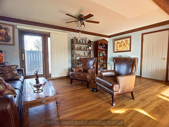 3rd image of 2208 Viking Rd